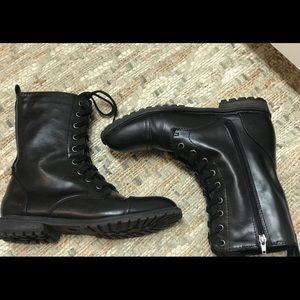 Black army boots!!